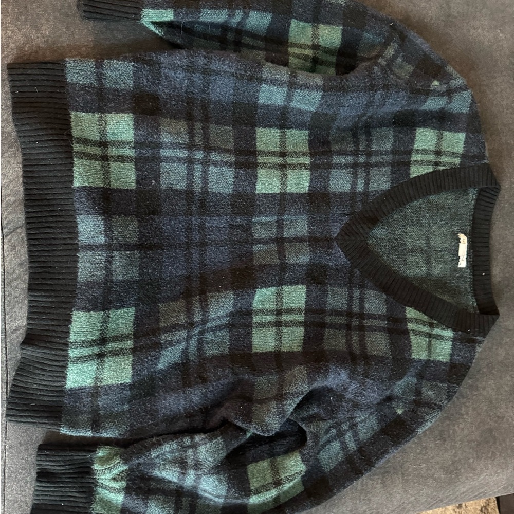American Eagle Outfitters Black and Green Plaid V-Neck Sweater